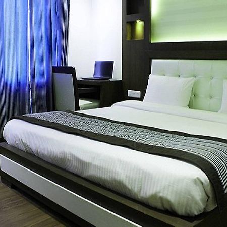 Hotel Opulence Pathānkot Kültér fotó