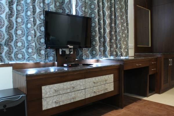Hotel Opulence Pathānkot Kültér fotó